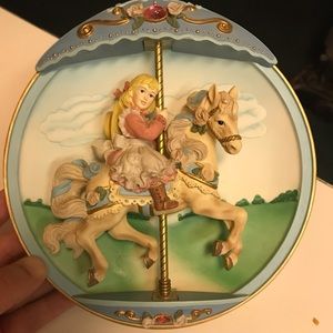 Musical carousel plate